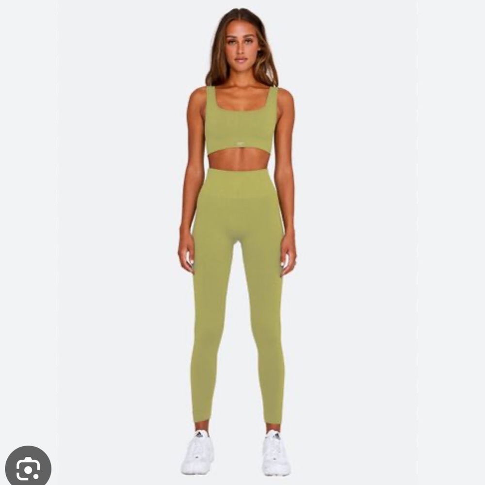SET Active SCULPTFLEX® LEGGINGS in Field Green Size Medium